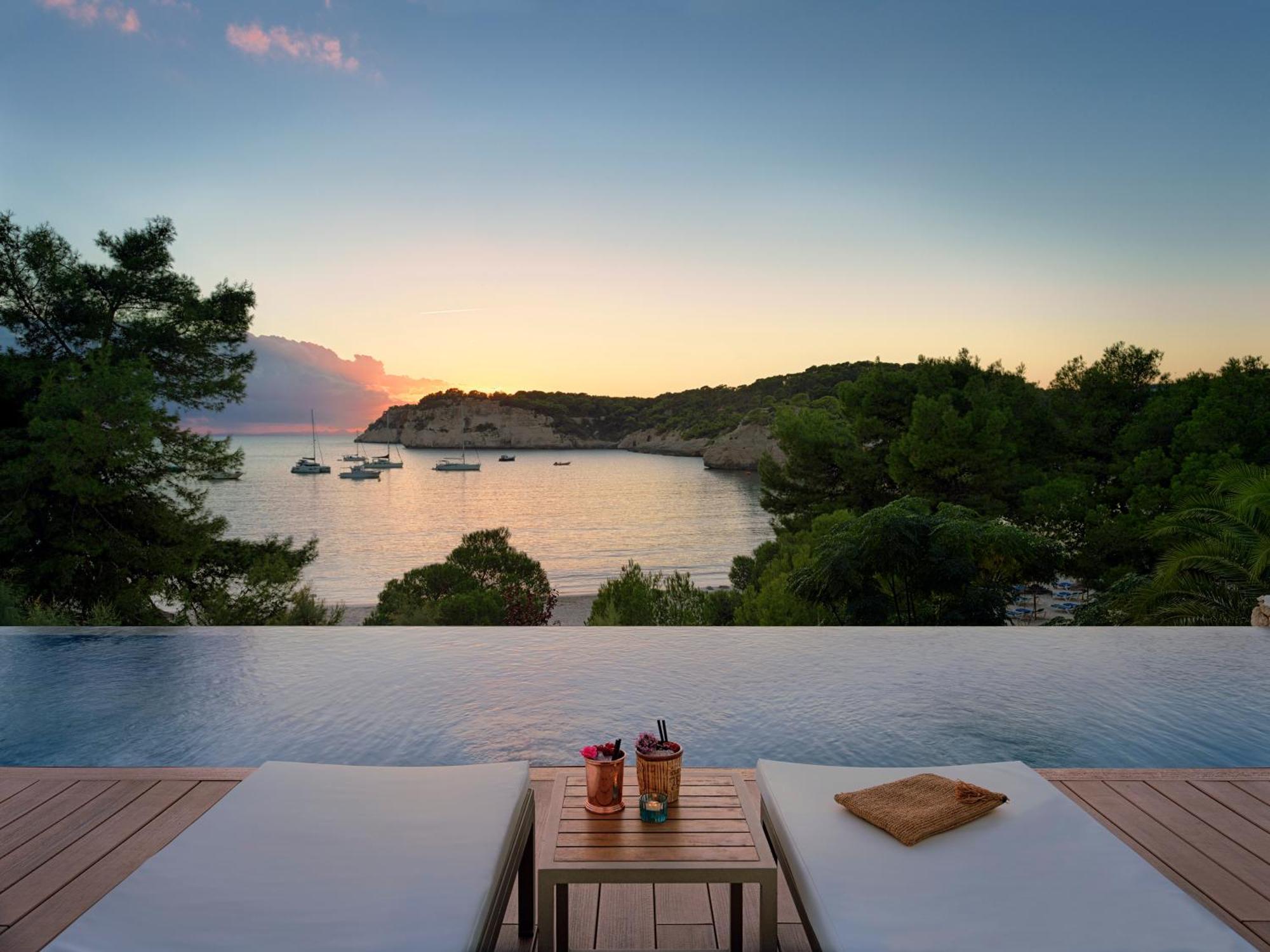 Melia Cala Galdana Hotel Cala Galdana  Ngoại thất bức ảnh Sunset at the Amanzoega