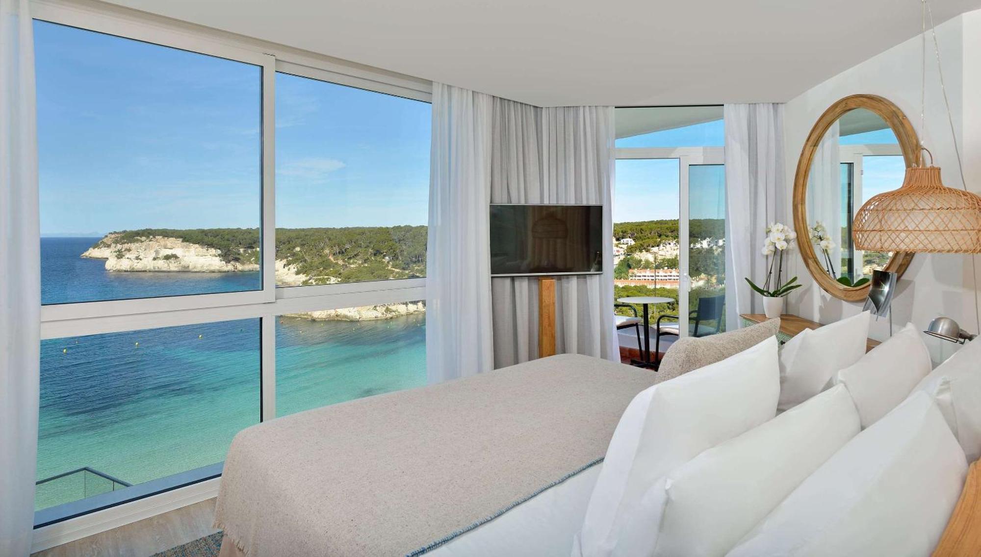 Melia Cala Galdana Hotel Cala Galdana  Ngoại thất bức ảnh A room at the hotel