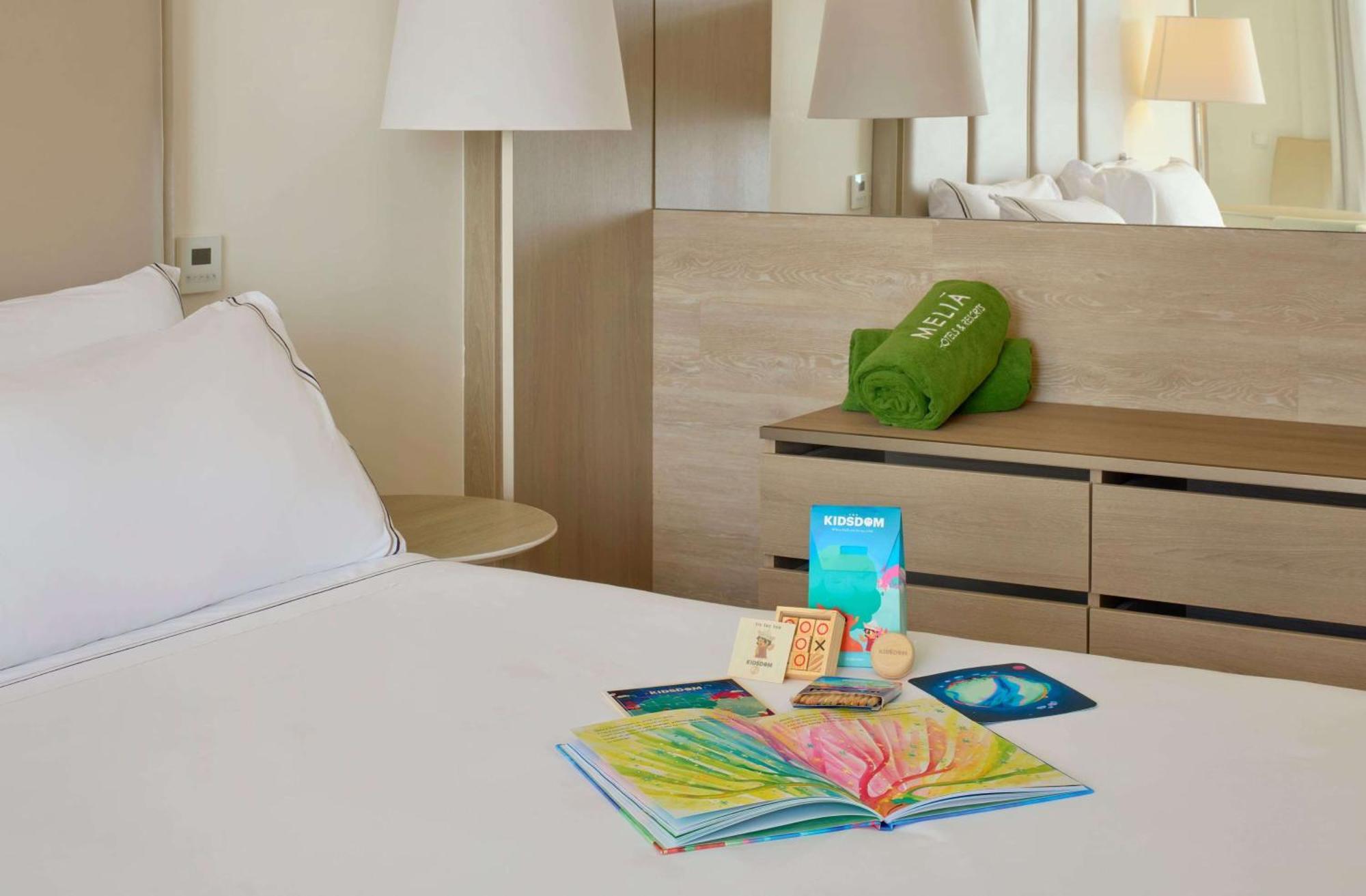 Melia Cala Galdana Hotel Cala Galdana  Ngoại thất bức ảnh A room at the hotel